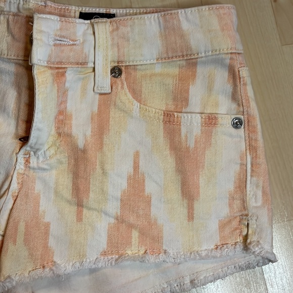 Ladies shorts - Picture 6 of 10